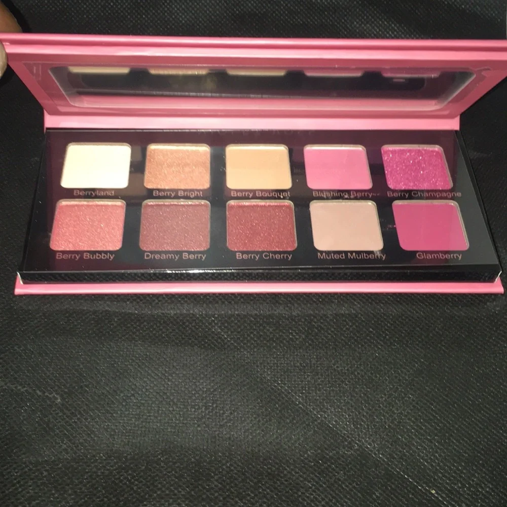 Violet Voss Eyeshadow Palette - Picture 3 of 3